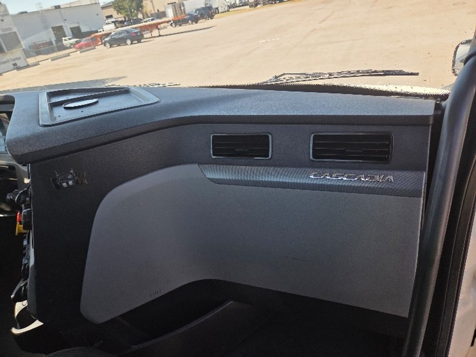 Day Cab Tractor-Heavy Duty Tractors-Freightliner-2020-T11662ST-Dallas-TX-615,108\n\t\tmiles-$ 30,500 - Image 13