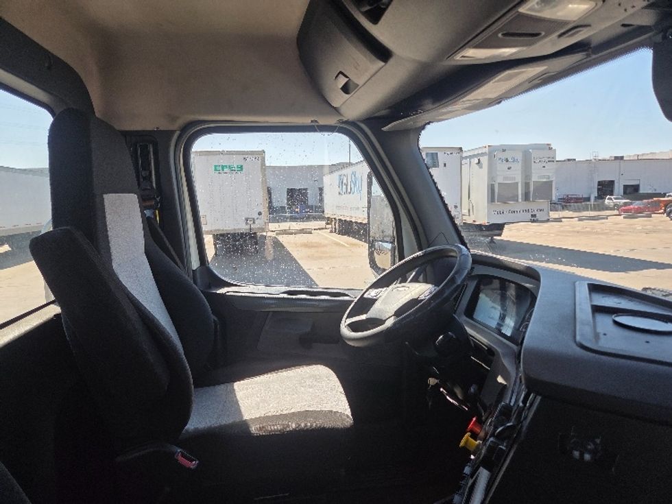 Day Cab Tractor-Heavy Duty Tractors-Freightliner-2020-T11662ST-Dallas-TX-615,108\n\t\tmiles-$ 30,500 - Image 14