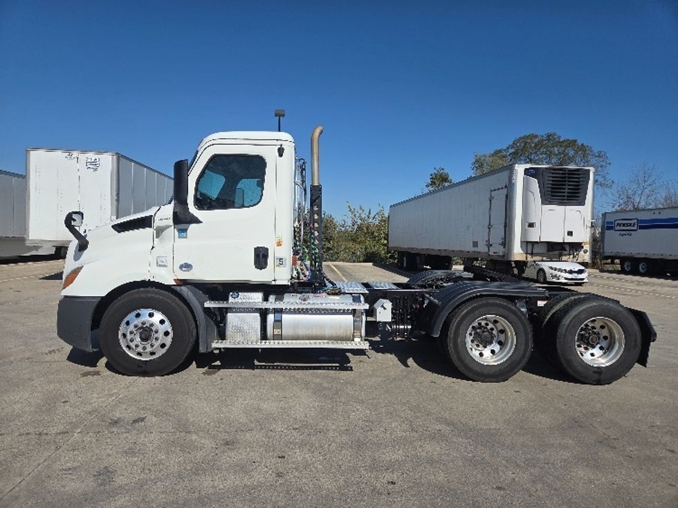 Day Cab Tractor-Heavy Duty Tractors-Freightliner-2020-T11662ST-Dallas-TX-615,108\n\t\tmiles-$ 30,500 - Image 4