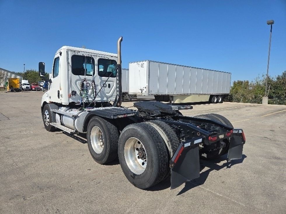 Day Cab Tractor-Heavy Duty Tractors-Freightliner-2020-T11662ST-Dallas-TX-615,108\n\t\tmiles-$ 30,500 - Image 5