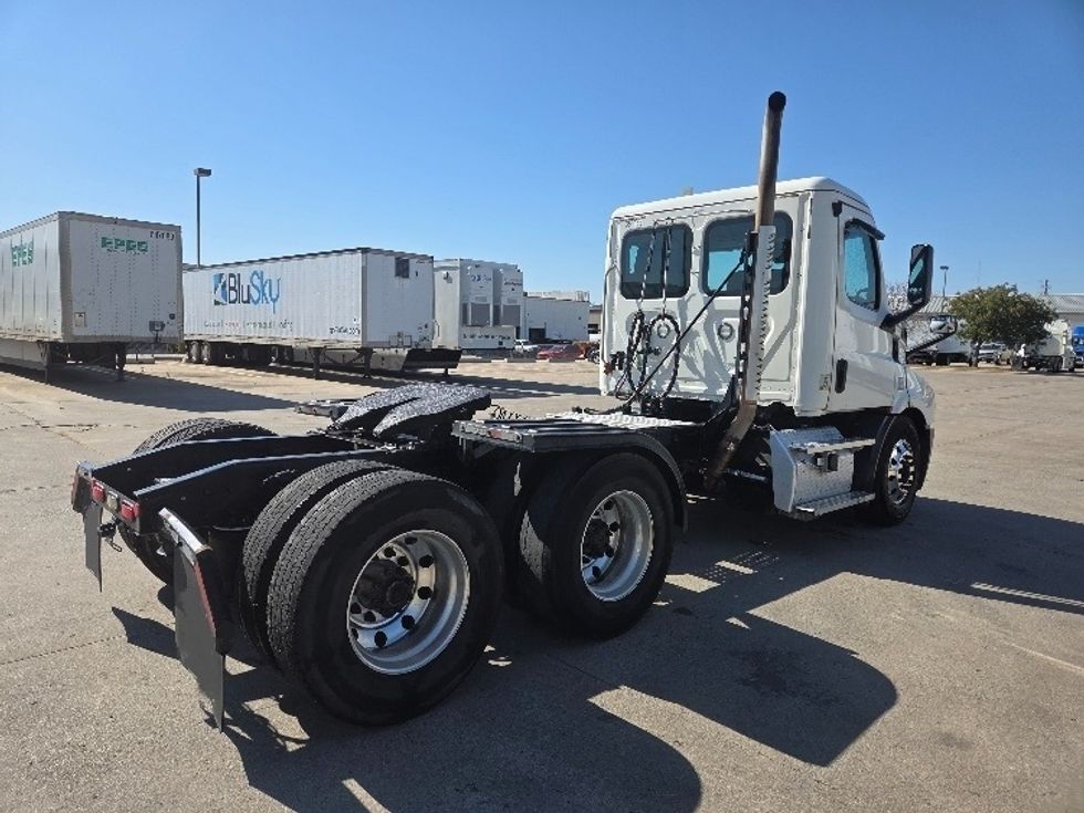 Day Cab Tractor-Heavy Duty Tractors-Freightliner-2020-T11662ST-Dallas-TX-615,108\n\t\tmiles-$ 30,500 - Image 7