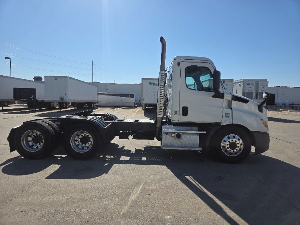 Day Cab Tractor-Heavy Duty Tractors-Freightliner-2020-T11662ST-Dallas-TX-615,108\n\t\tmiles-$ 30,500 - Image 8