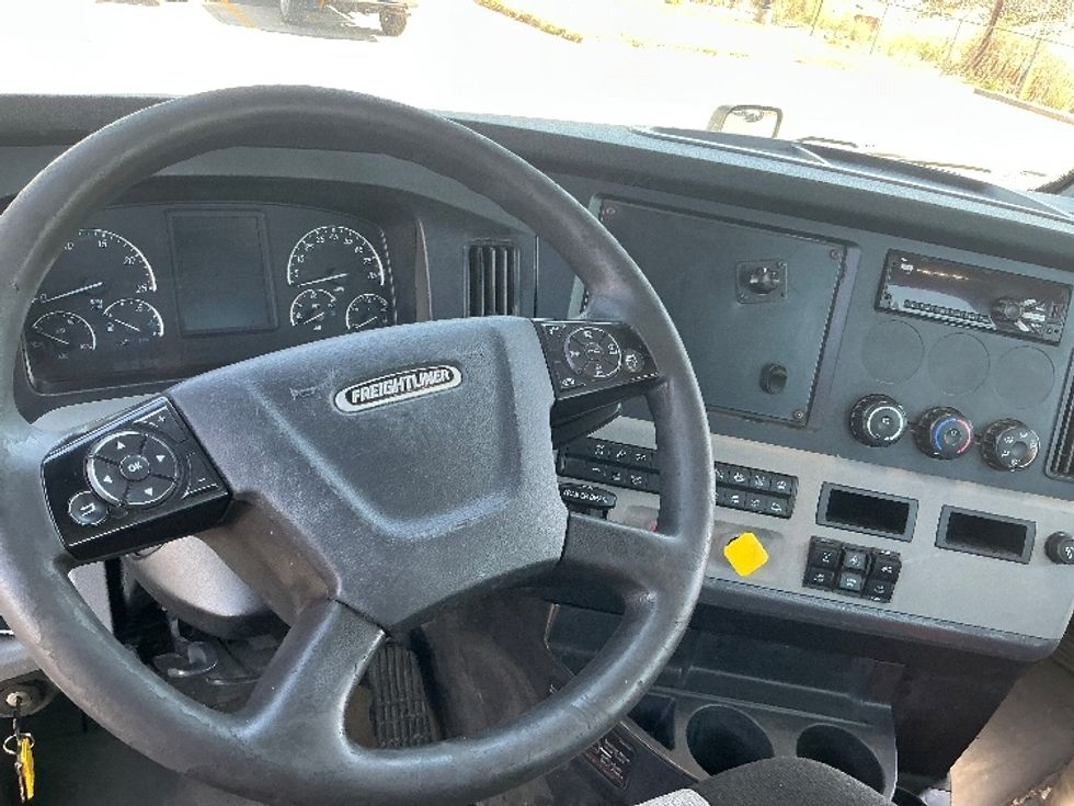 Day Cab Tractor-Heavy Duty Tractors-Freightliner-2020-T11662ST-Denver-CO-543,988\n\t\tmiles-$ 31,750 - Image 11