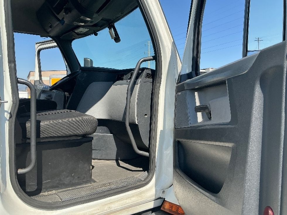 Day Cab Tractor-Heavy Duty Tractors-Freightliner-2020-T11662ST-Denver-CO-543,988\n\t\tmiles-$ 31,750 - Image 12
