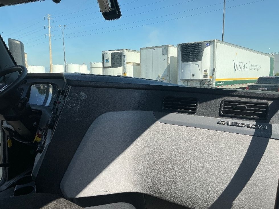 Day Cab Tractor-Heavy Duty Tractors-Freightliner-2020-T11662ST-Denver-CO-543,988\n\t\tmiles-$ 31,750 - Image 13