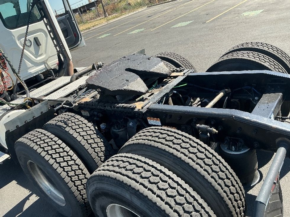 Day Cab Tractor-Heavy Duty Tractors-Freightliner-2020-T11662ST-Denver-CO-543,988\n\t\tmiles-$ 31,750 - Image 17