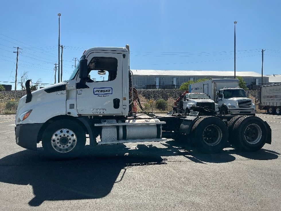 Day Cab Tractor-Heavy Duty Tractors-Freightliner-2020-T11662ST-Denver-CO-543,988\n\t\tmiles-$ 31,750 - Image 4