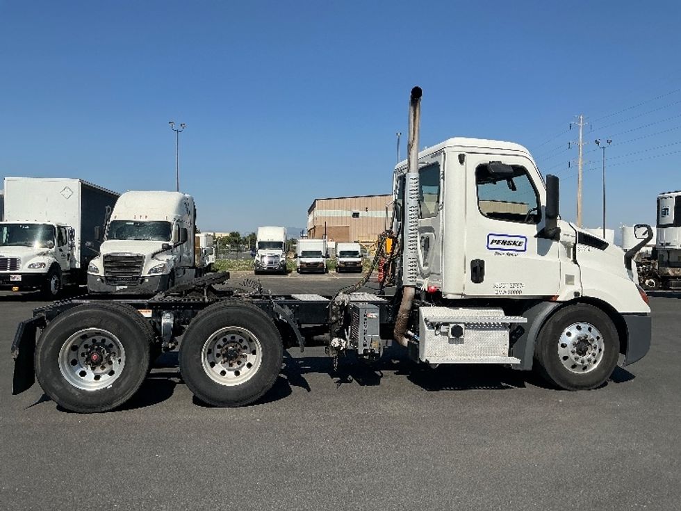 Day Cab Tractor-Heavy Duty Tractors-Freightliner-2020-T11662ST-Denver-CO-543,988\n\t\tmiles-$ 31,750 - Image 8