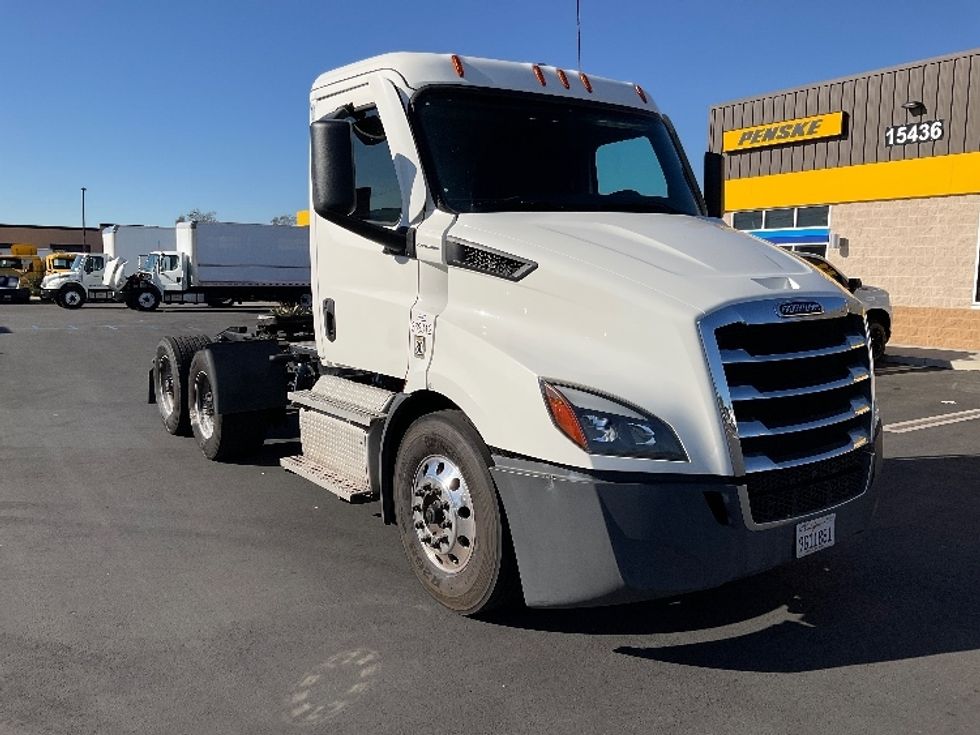 Day Cab Tractor-Heavy Duty Tractors-Freightliner-2020-T11662ST-Fontana-CA-287,406\n\t\tmiles-$ 66,000 - Image 1