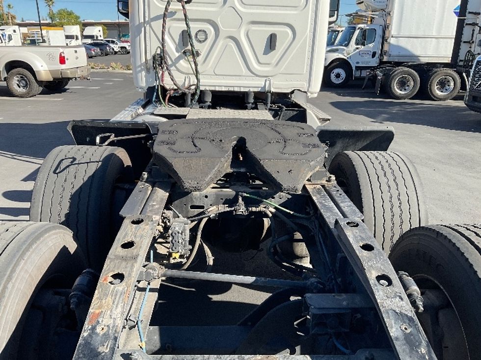 2020 Freightliner Cascadia 116" Day cab photo 6