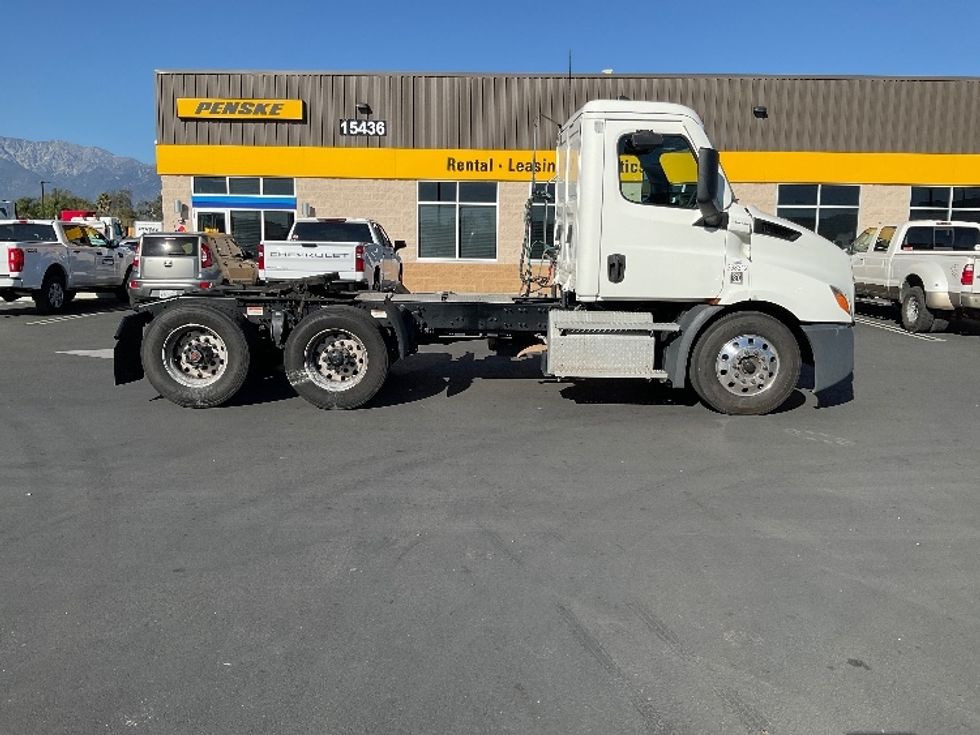 2020 Freightliner Cascadia 116" Day cab photo 8