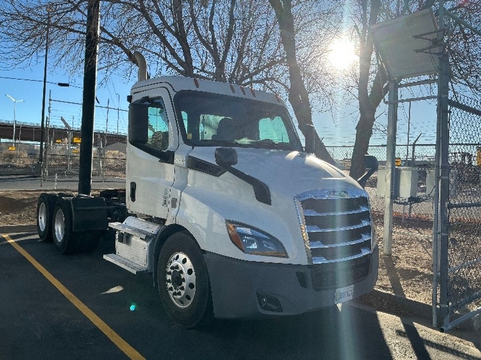 Day Cab Tractor-Heavy Duty Tractors-Freightliner-2020-T11662ST-Greeley-CO-431,001\n\t\tmiles-$ 43,750 - Image 1