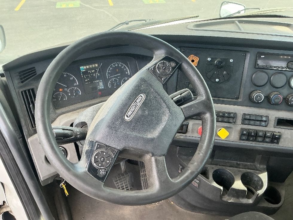 Day Cab Tractor-Heavy Duty Tractors-Freightliner-2020-T11662ST-Greeley-CO-431,001\n\t\tmiles-$ 43,750 - Image 11