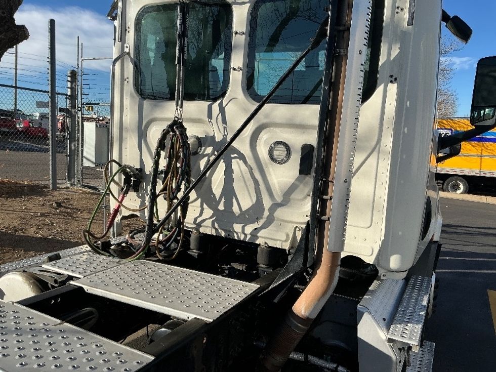 Day Cab Tractor-Heavy Duty Tractors-Freightliner-2020-T11662ST-Greeley-CO-431,001\n\t\tmiles-$ 43,750 - Image 17