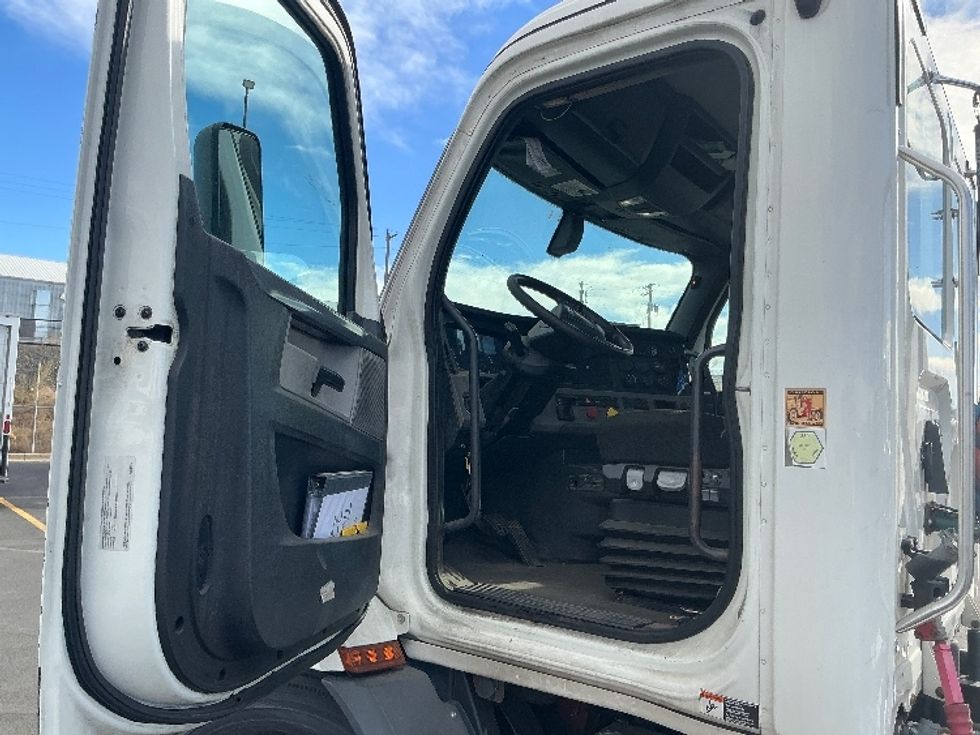 Day Cab Tractor-Heavy Duty Tractors-Freightliner-2020-T11662ST-Greeley-CO-431,001\n\t\tmiles-$ 43,750 - Image 9