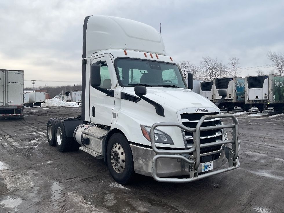 Day Cab Tractor-Heavy Duty Tractors-Freightliner-2020-T11662ST-Londonderry-NH-612,983\n\t\tmiles-$ 30,000 - Image 1