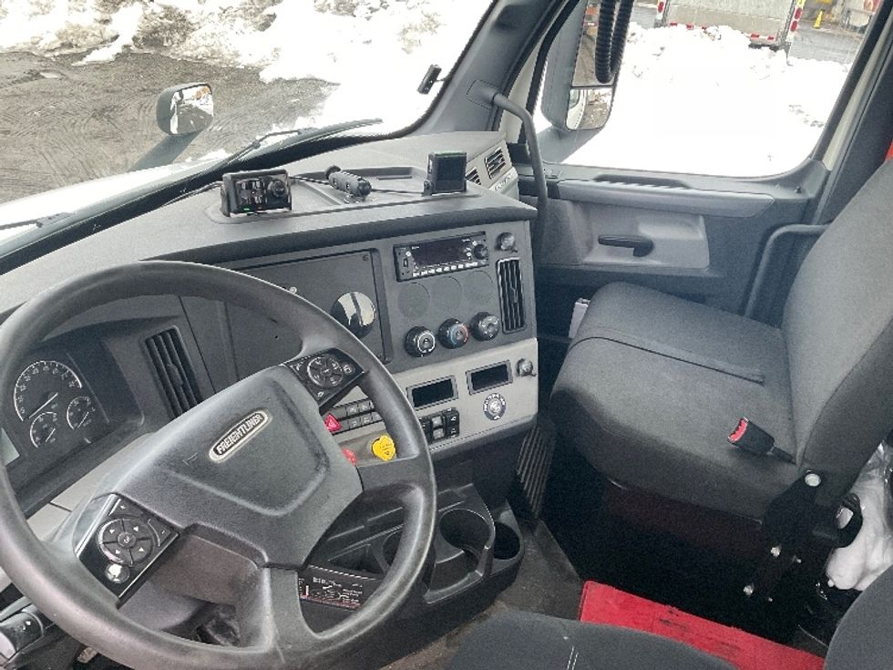 Day Cab Tractor-Heavy Duty Tractors-Freightliner-2020-T11662ST-Londonderry-NH-612,983\n\t\tmiles-$ 30,000 - Image 10