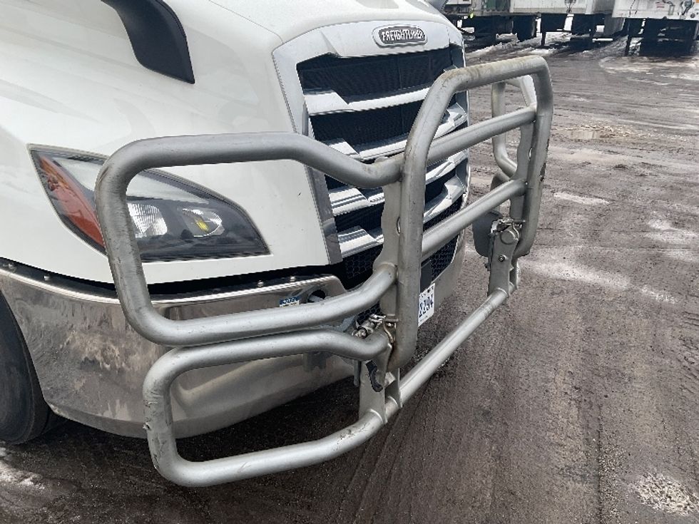 Day Cab Tractor-Heavy Duty Tractors-Freightliner-2020-T11662ST-Londonderry-NH-612,983\n\t\tmiles-$ 30,000 - Image 17