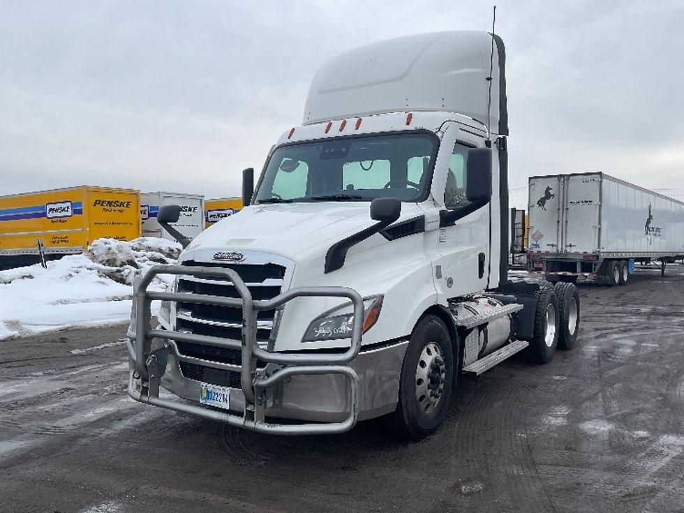 Day Cab Tractor-Heavy Duty Tractors-Freightliner-2020-T11662ST-Londonderry-NH-612,983\n\t\tmiles-$ 30,000 - Image 3