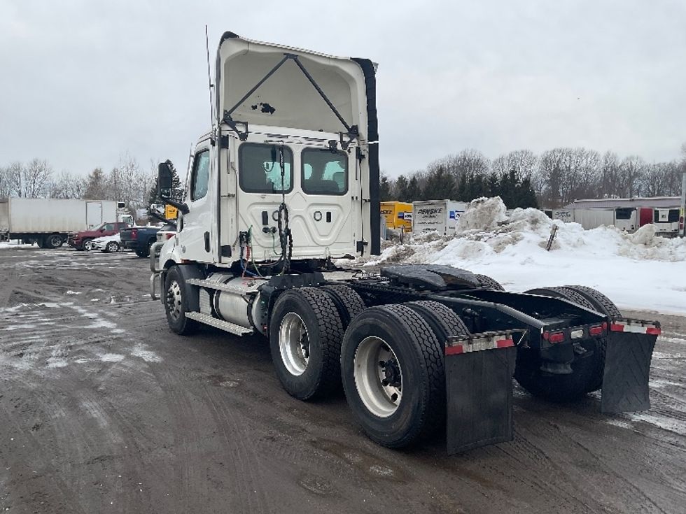 Day Cab Tractor-Heavy Duty Tractors-Freightliner-2020-T11662ST-Londonderry-NH-612,983\n\t\tmiles-$ 30,000 - Image 5