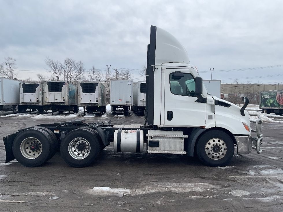 Day Cab Tractor-Heavy Duty Tractors-Freightliner-2020-T11662ST-Londonderry-NH-612,983\n\t\tmiles-$ 30,000 - Image 8