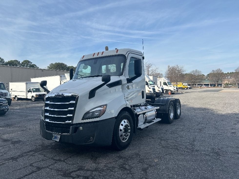Day Cab Tractor-Heavy Duty Tractors-Freightliner-2020-T11662ST-Prince George-VA-474,885\n\t\tmiles-$ 39,750 - Image 3