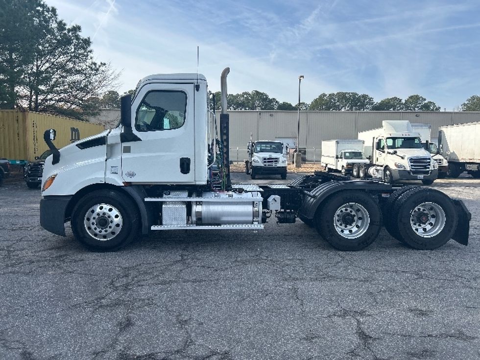 Day Cab Tractor-Heavy Duty Tractors-Freightliner-2020-T11662ST-Prince George-VA-474,885\n\t\tmiles-$ 39,750 - Image 4