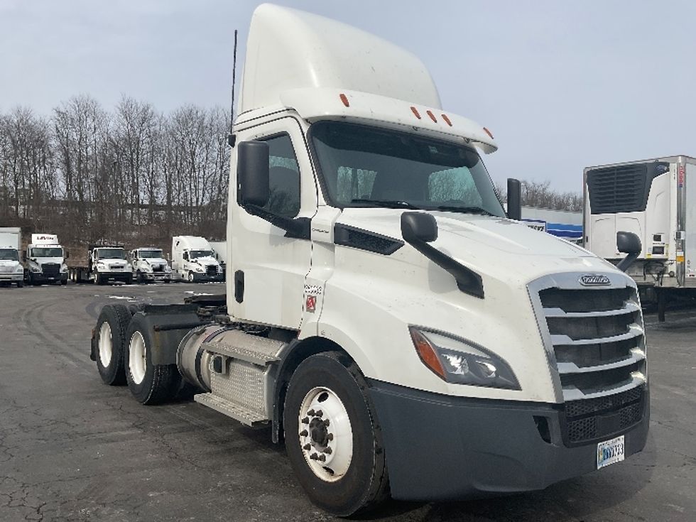 Day Cab Tractor-Heavy Duty Tractors-Freightliner-2020-T11664ST-Akron-OH-493,417\n\t\tmiles-$ 44,500 - Image 1