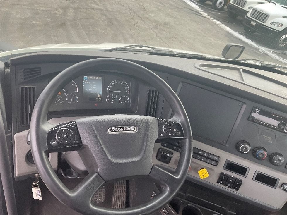 Day Cab Tractor-Heavy Duty Tractors-Freightliner-2020-T11664ST-Akron-OH-493,417\n\t\tmiles-$ 44,500 - Image 11