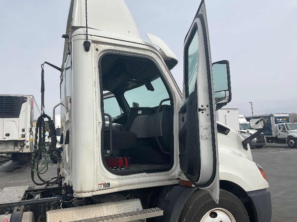 Day Cab Tractor-Heavy Duty Tractors-Freightliner-2020-T11664ST-Akron-OH-493,417\n\t\tmiles-$ 44,500 - Image 12