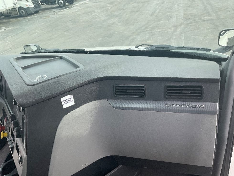 Day Cab Tractor-Heavy Duty Tractors-Freightliner-2020-T11664ST-Akron-OH-493,417\n\t\tmiles-$ 44,500 - Image 13