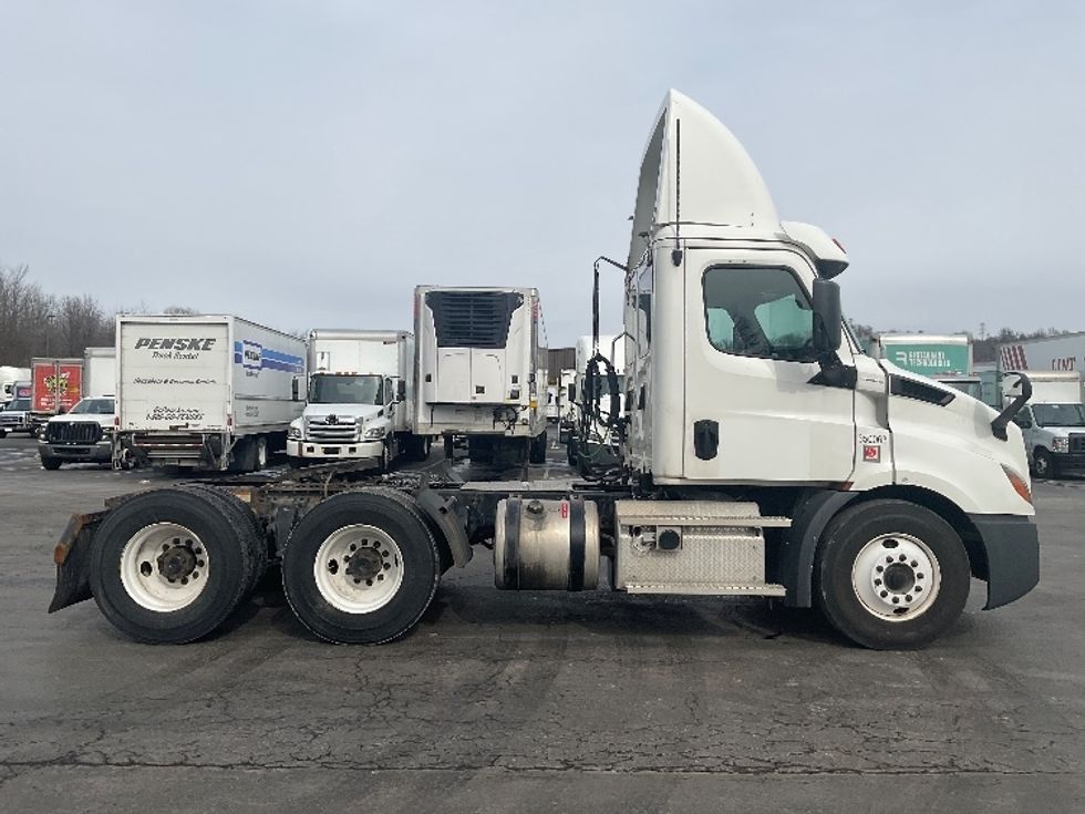 Day Cab Tractor-Heavy Duty Tractors-Freightliner-2020-T11664ST-Akron-OH-493,417\n\t\tmiles-$ 44,500 - Image 8