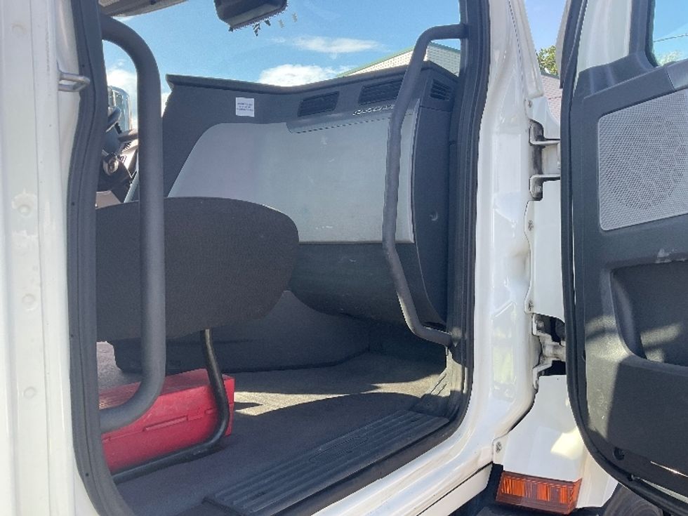 Day Cab Tractor-Heavy Duty Tractors-Freightliner-2020-T11664ST-Albany-NY-199,689\n\t\tmiles-$ 56,250 - Image 12