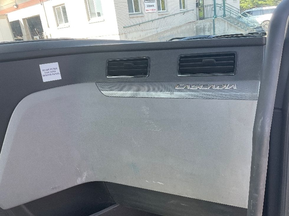 Day Cab Tractor-Heavy Duty Tractors-Freightliner-2020-T11664ST-Albany-NY-199,689\n\t\tmiles-$ 56,250 - Image 13