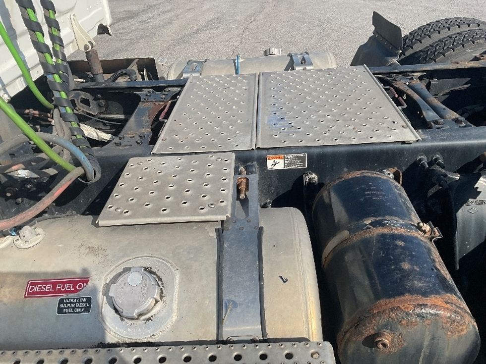 Day Cab Tractor-Heavy Duty Tractors-Freightliner-2020-T11664ST-Albany-NY-199,689\n\t\tmiles-$ 56,250 - Image 17