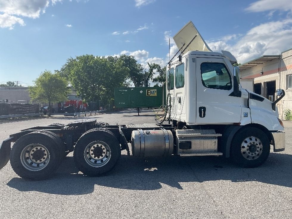 Day Cab Tractor-Heavy Duty Tractors-Freightliner-2020-T11664ST-Albany-NY-199,689\n\t\tmiles-$ 56,250 - Image 8