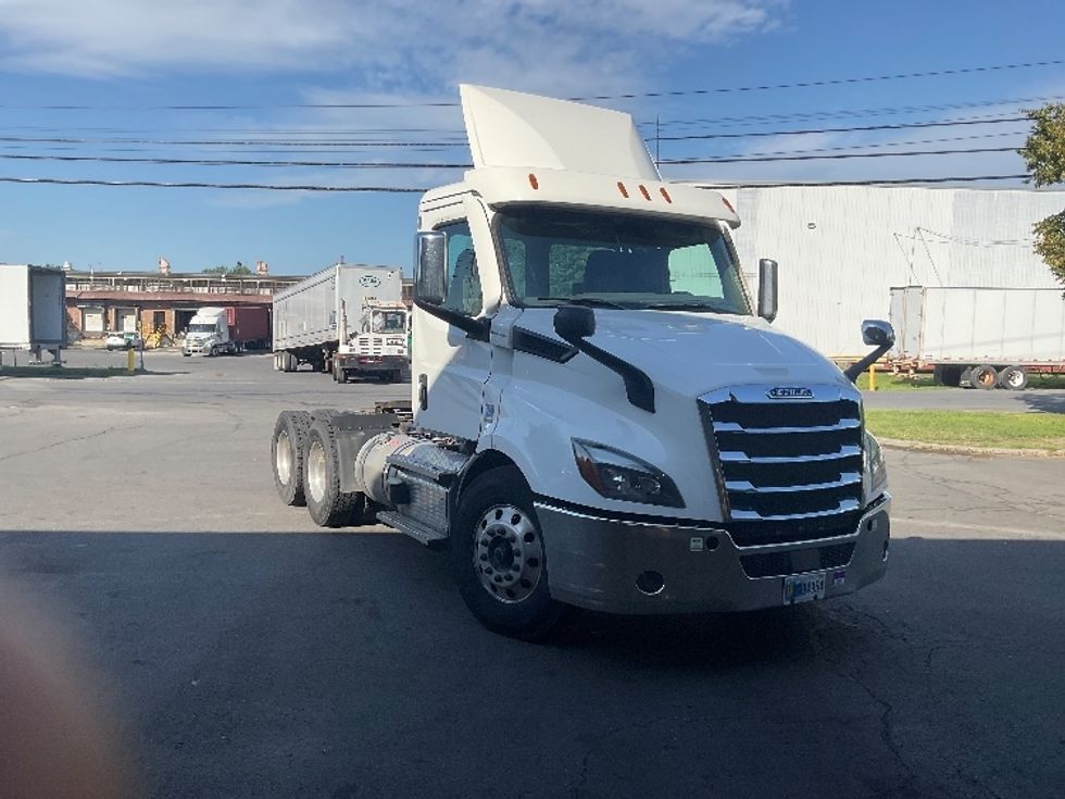 Day Cab Tractor-Heavy Duty Tractors-Freightliner-2020-T11664ST-Albany-NY-199,700\n\t\tmiles-$ 37,250 - Image 1