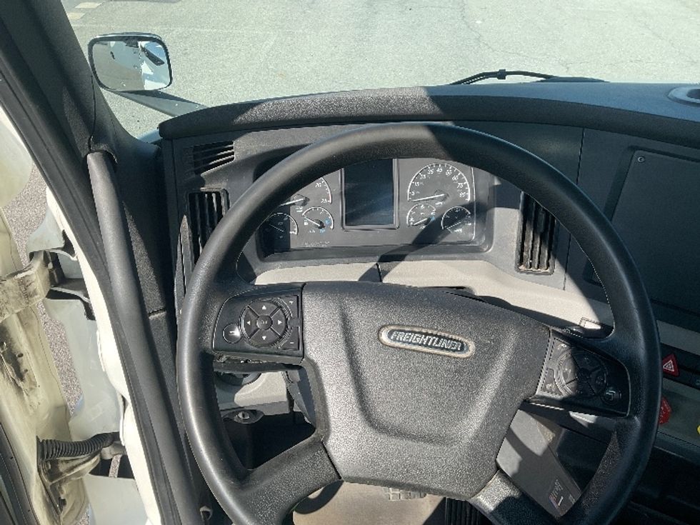 Day Cab Tractor-Heavy Duty Tractors-Freightliner-2020-T11664ST-Albany-NY-199,700\n\t\tmiles-$ 37,250 - Image 11