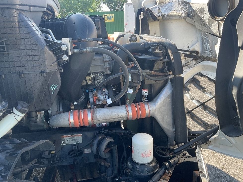 Day Cab Tractor-Heavy Duty Tractors-Freightliner-2020-T11664ST-Albany-NY-199,700\n\t\tmiles-$ 37,250 - Image 15