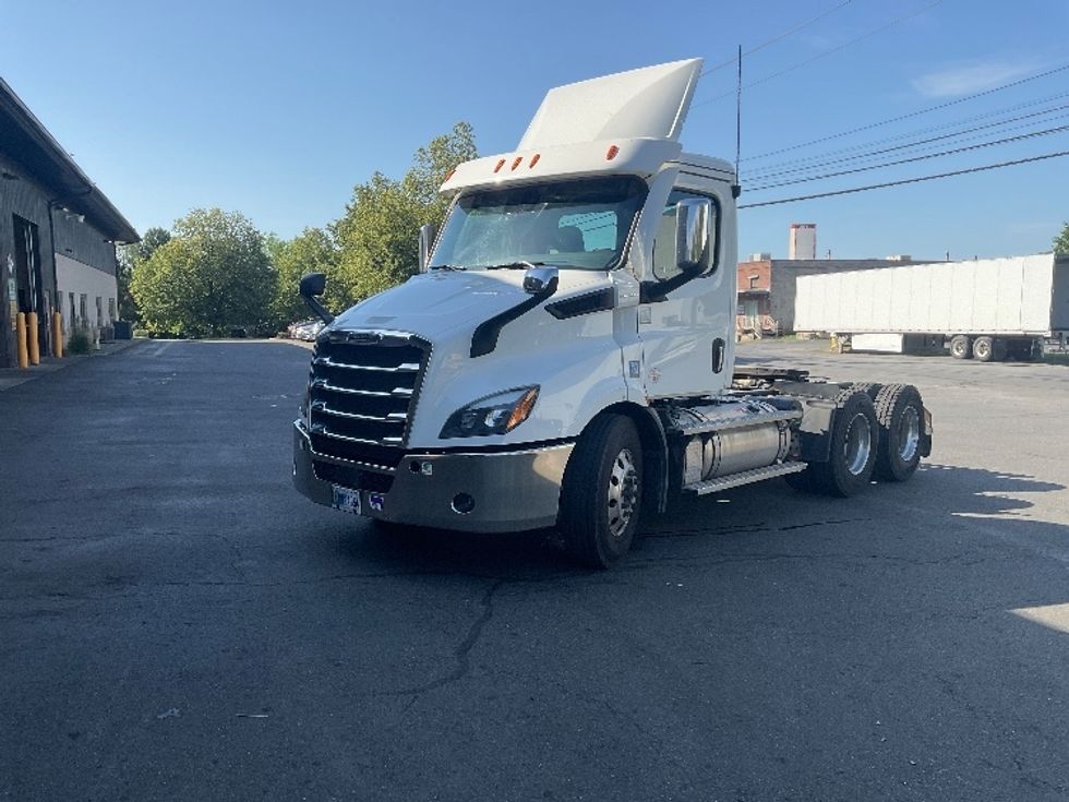 Day Cab Tractor-Heavy Duty Tractors-Freightliner-2020-T11664ST-Albany-NY-199,700\n\t\tmiles-$ 37,250 - Image 3