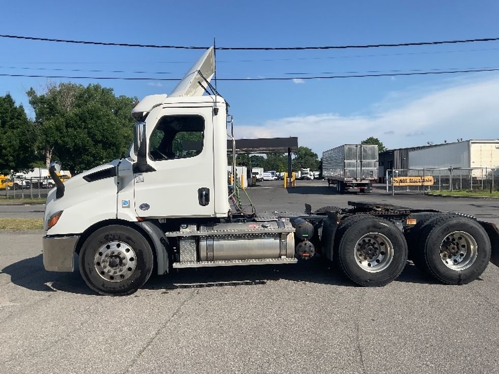Day Cab Tractor-Heavy Duty Tractors-Freightliner-2020-T11664ST-Albany-NY-199,700\n\t\tmiles-$ 37,250 - Image 4