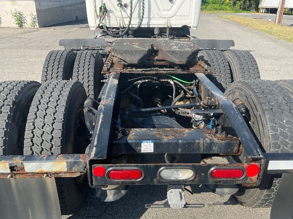 Day Cab Tractor-Heavy Duty Tractors-Freightliner-2020-T11664ST-Albany-NY-199,700\n\t\tmiles-$ 37,250 - Image 6