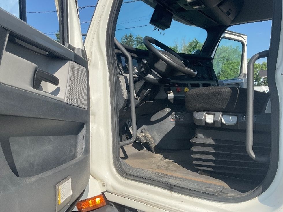 Day Cab Tractor-Heavy Duty Tractors-Freightliner-2020-T11664ST-Albany-NY-199,700\n\t\tmiles-$ 37,250 - Image 9