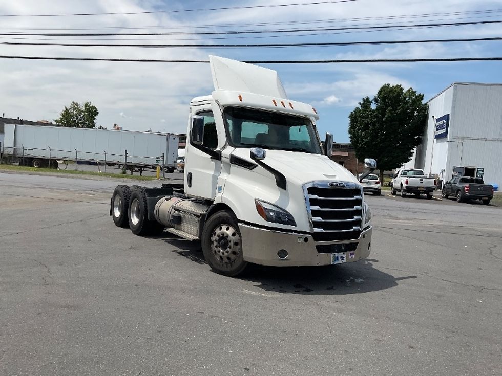 Day Cab Tractor-Heavy Duty Tractors-Freightliner-2020-T11664ST-Albany-NY-236,021\n\t\tmiles-$ 54,500 - Image 1