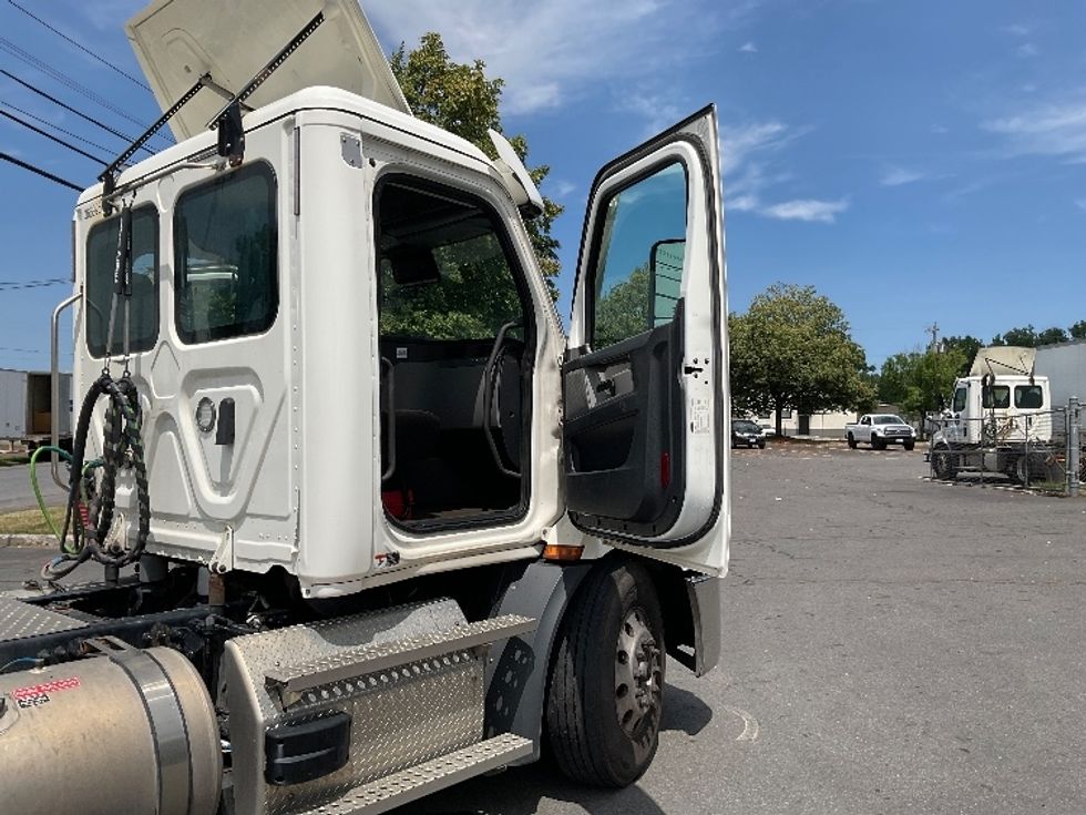 Day Cab Tractor-Heavy Duty Tractors-Freightliner-2020-T11664ST-Albany-NY-236,021\n\t\tmiles-$ 54,500 - Image 11