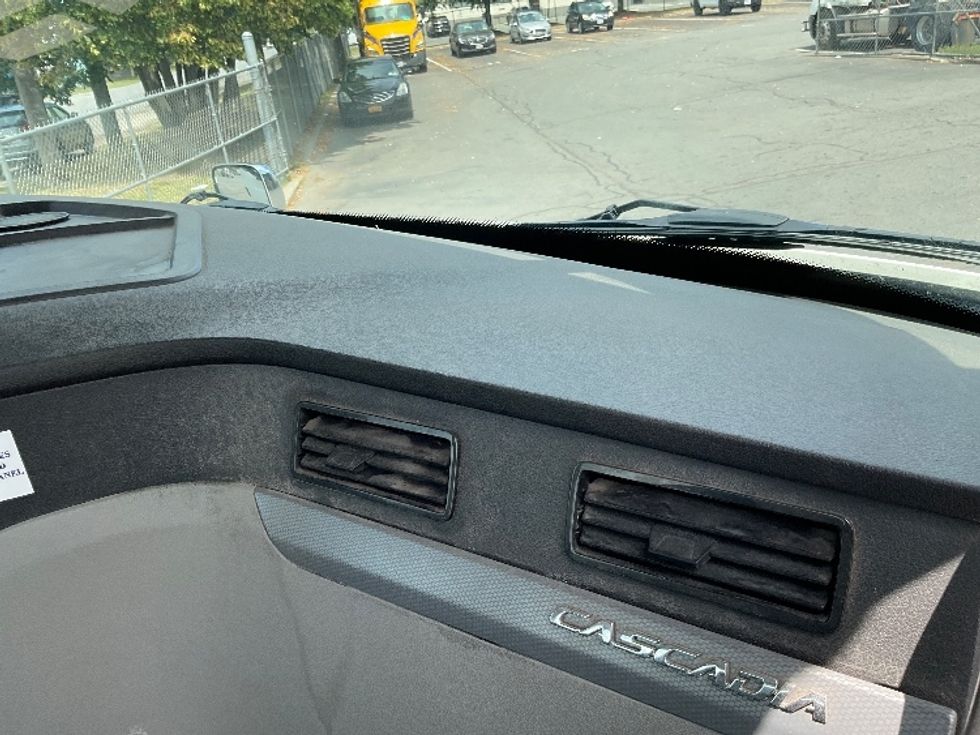 Day Cab Tractor-Heavy Duty Tractors-Freightliner-2020-T11664ST-Albany-NY-236,021\n\t\tmiles-$ 54,500 - Image 12