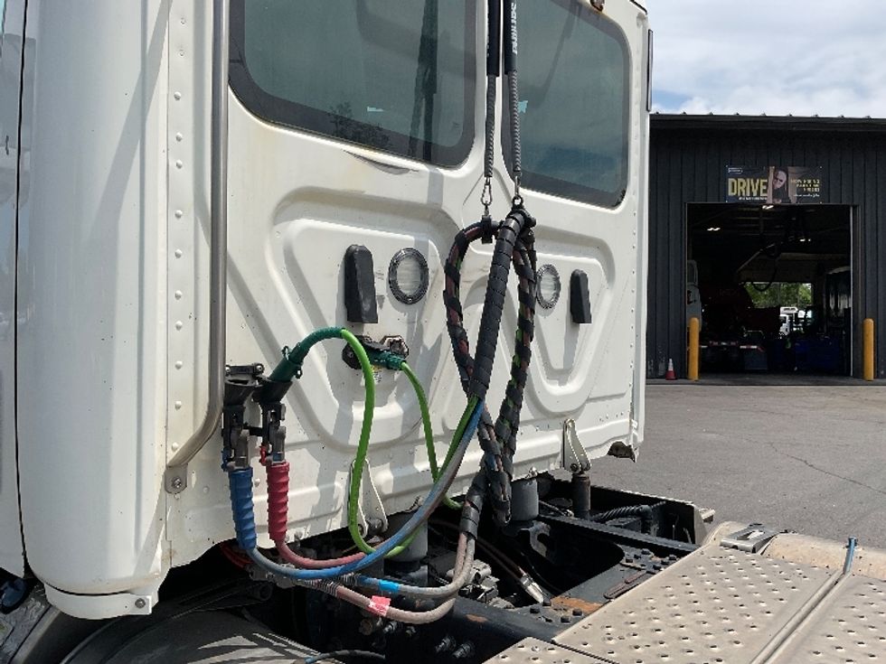 Day Cab Tractor-Heavy Duty Tractors-Freightliner-2020-T11664ST-Albany-NY-236,021\n\t\tmiles-$ 54,500 - Image 17