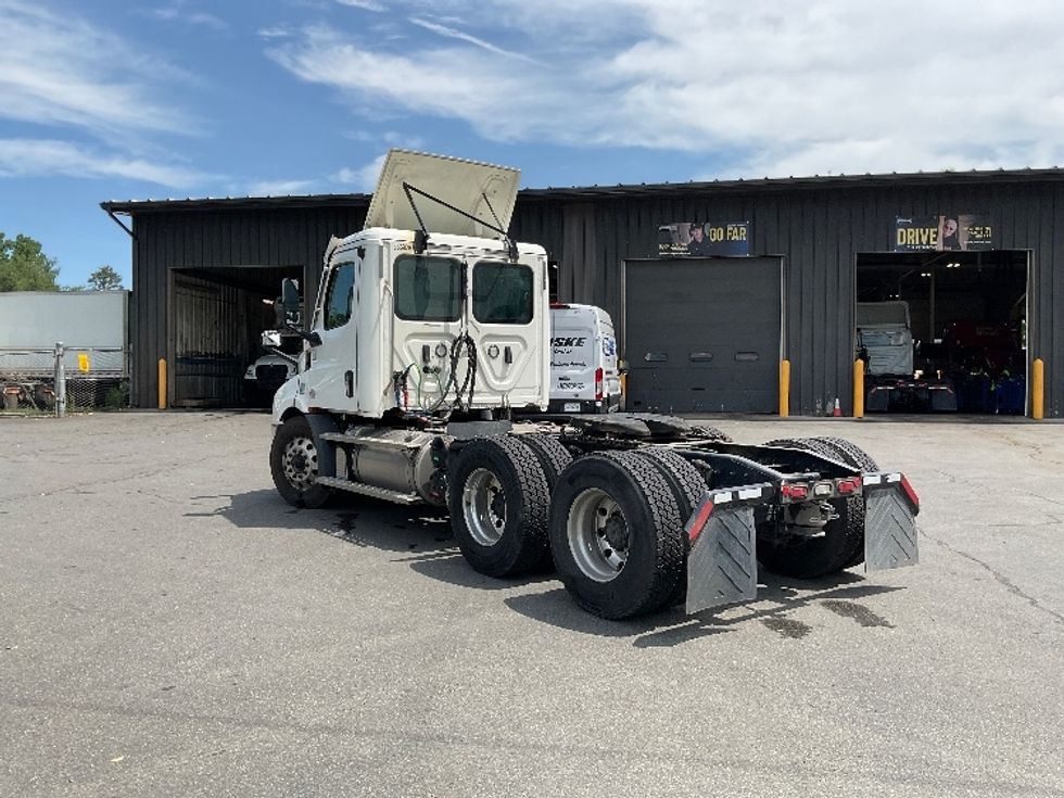 Day Cab Tractor-Heavy Duty Tractors-Freightliner-2020-T11664ST-Albany-NY-236,021\n\t\tmiles-$ 54,500 - Image 5