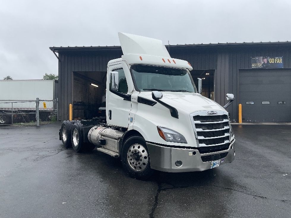 Day Cab Tractor-Heavy Duty Tractors-Freightliner-2020-T11664ST-Albany-NY-243,586\n\t\tmiles-$ 53,750 - Image 1