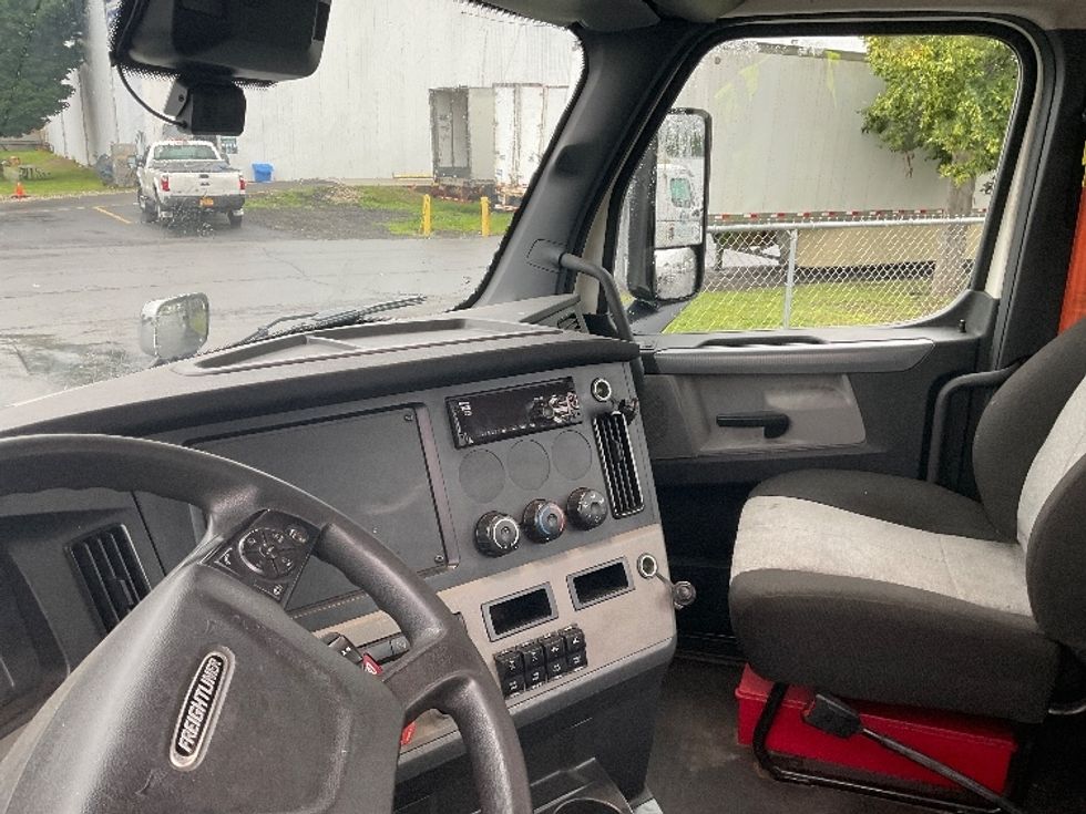 Day Cab Tractor-Heavy Duty Tractors-Freightliner-2020-T11664ST-Albany-NY-243,586\n\t\tmiles-$ 53,750 - Image 10